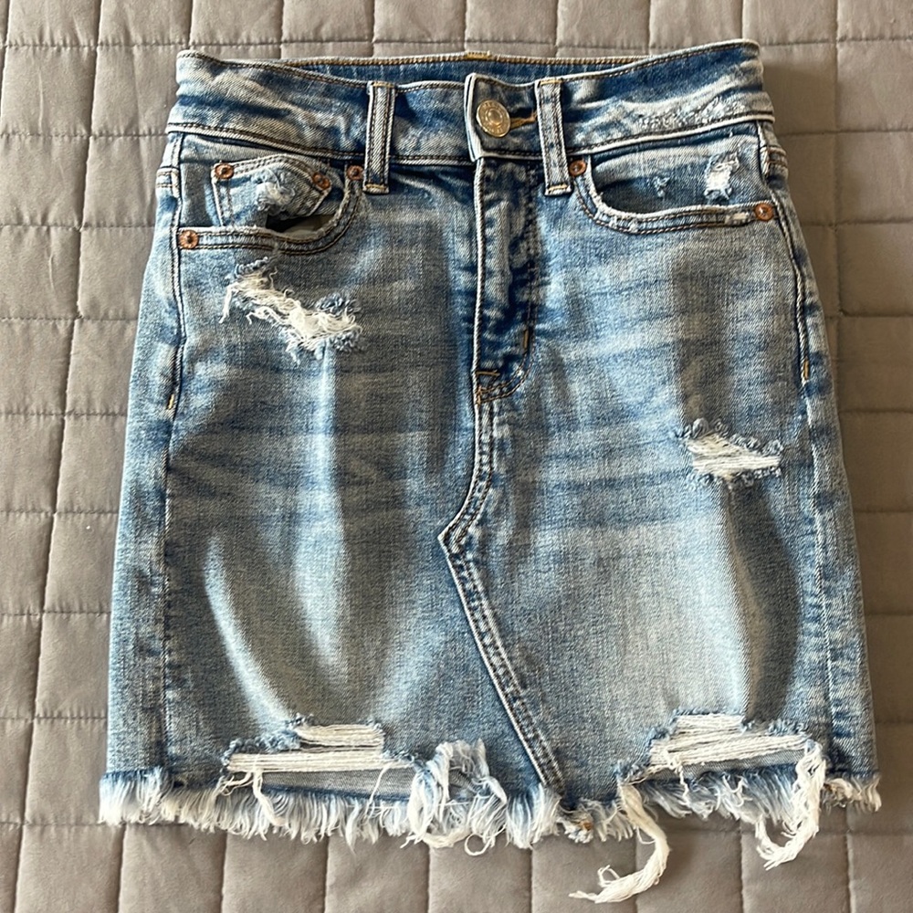 American Eagle Ripped Mini Skirt 🥰